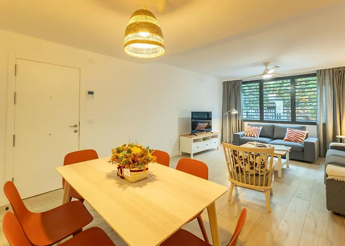Charming 2 Bedroom Apartment By Torre Del Oro By Ocityzen