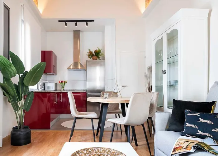 Apartamento Familiar Nuevo De Diseno En La Mejor Zona De Triana, Parking Included