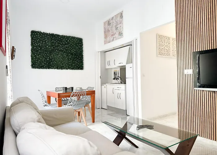 Central Cozy Budget 2Br Apt With Ac, 1 Bath, Private Parking Opt