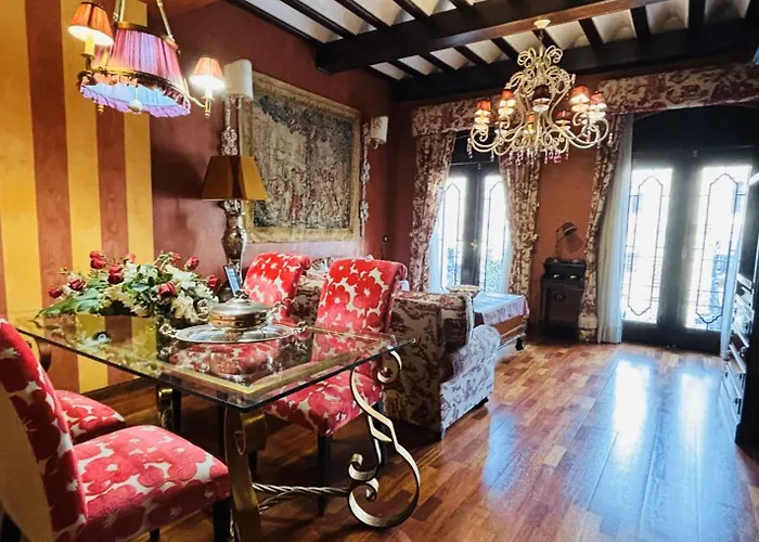 Plaza San Francisco luxury apt