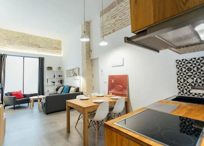 Amplio Apartamento De Diseno Precioso De Estilo Sevillano En Pleno Centro