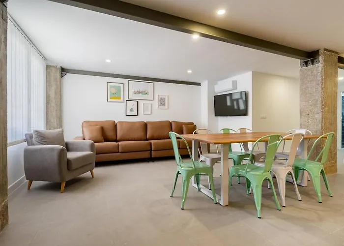 Buhaira Suites, Free Parking And Subway