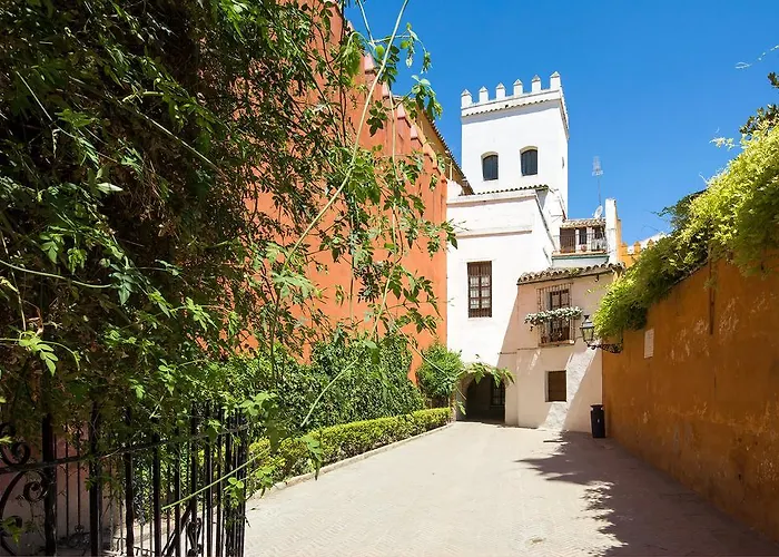 Holi-Rent Historic House Next To The Alcazar