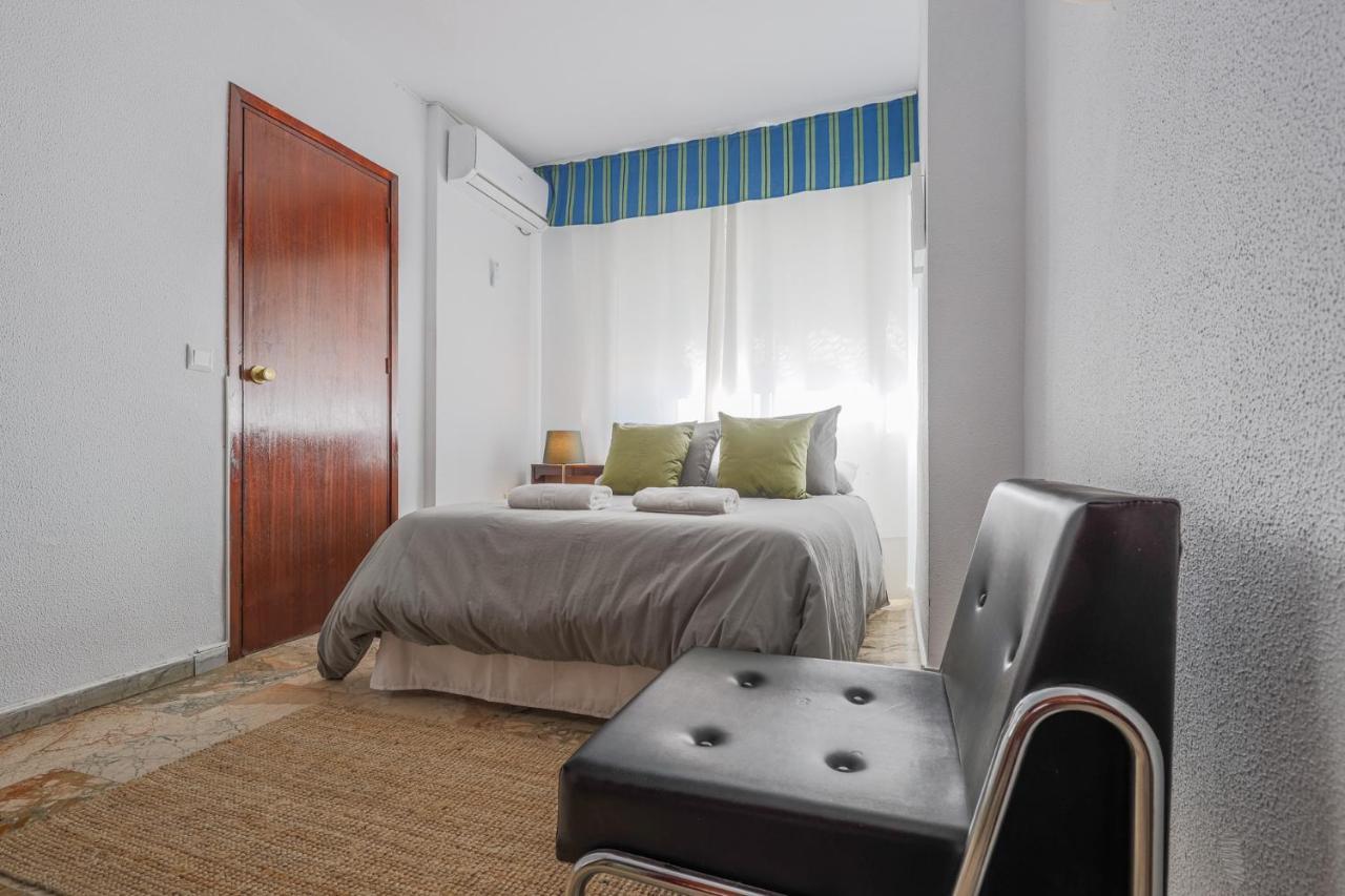 Puerta De Carmona Apartment *