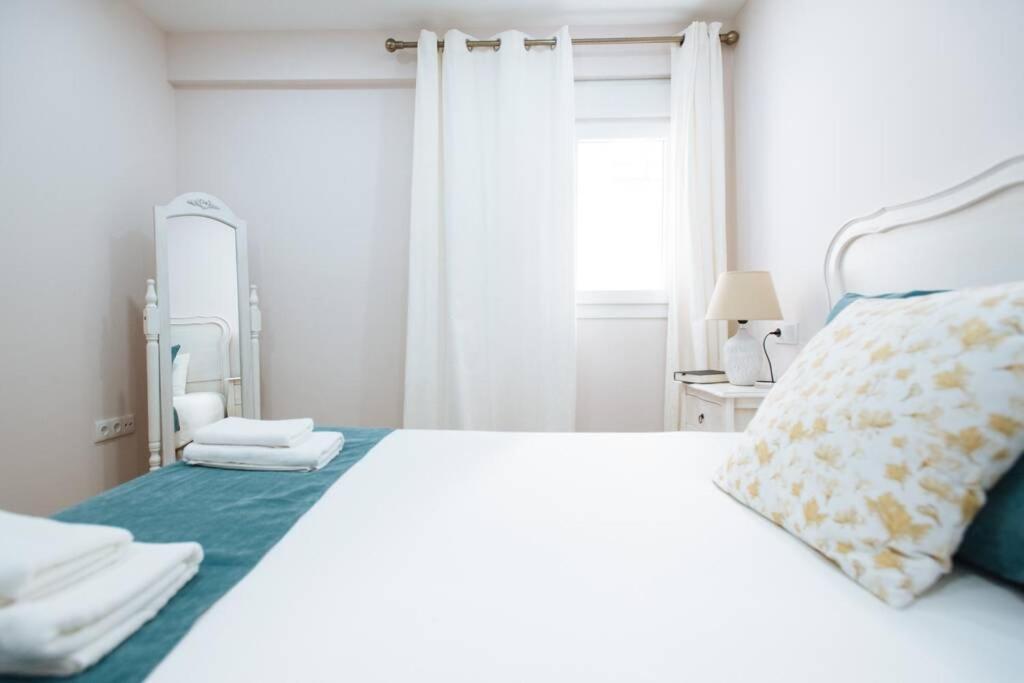 Hostly Sol 2bdr Flat With Patio In Center Seville