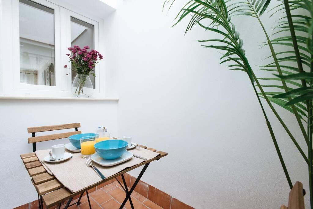 Hostly Sol 2bdr Flat With Patio In Center * Seville