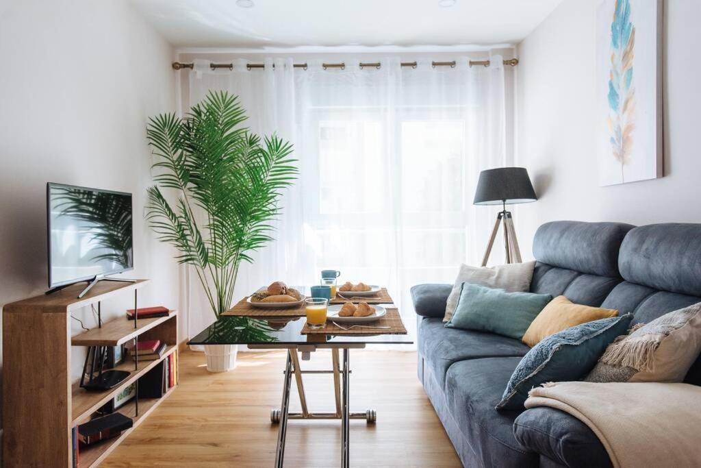 Apartment Hostly Sol 2bdr Flat With Patio In Center