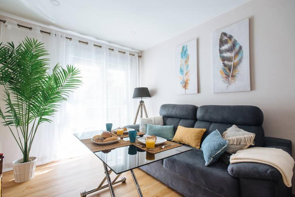 Hostly Sol 2bdr Flat With Patio In Center Apartment Seville