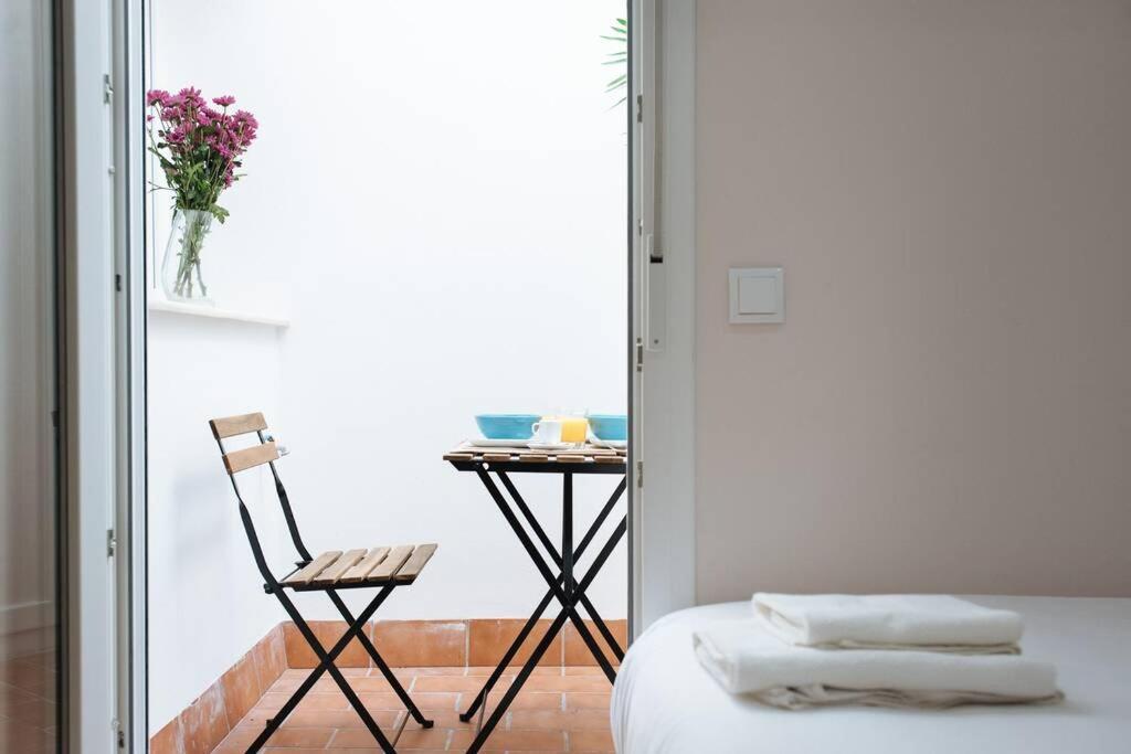 Hostly Sol 2bdr Flat With Patio In Center Seville