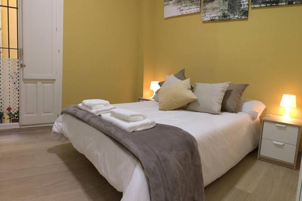 Apartment Cozy And Well Located In The Center Of *