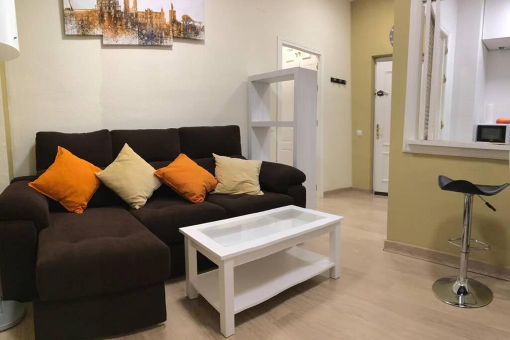 Cozy And Well Located In The Center Of *