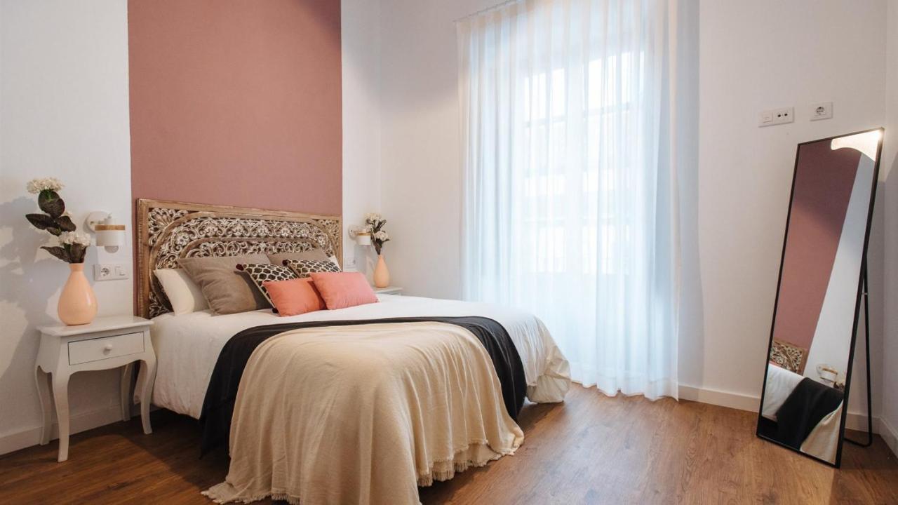 Lola De Triana Seville