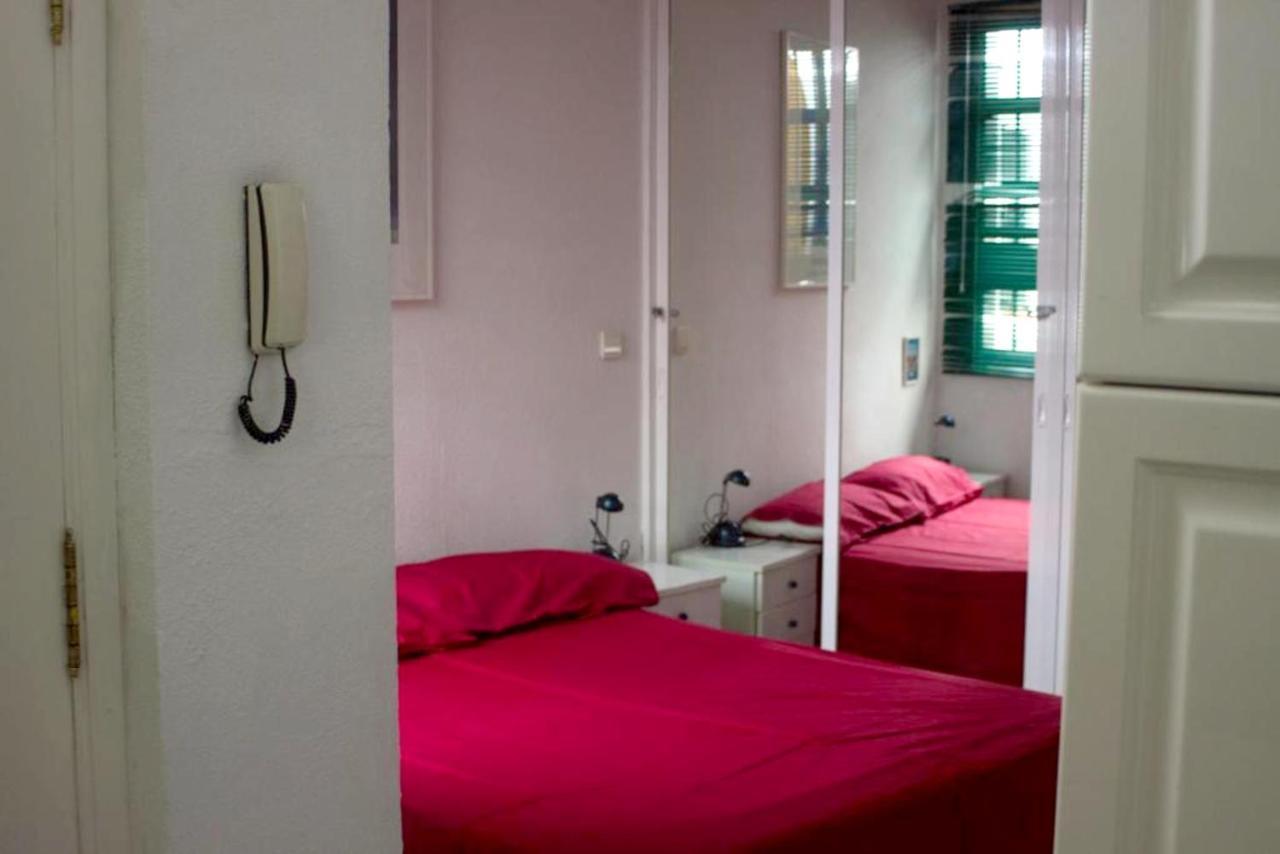 Comfortable In With Stunning Balcony! Seville
