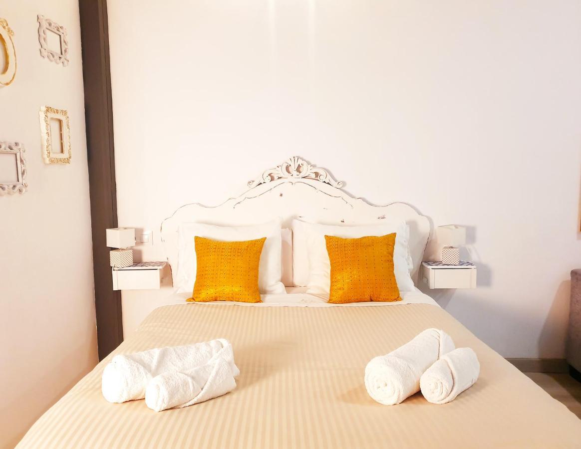 Palace-house Hercules Homestay Seville
