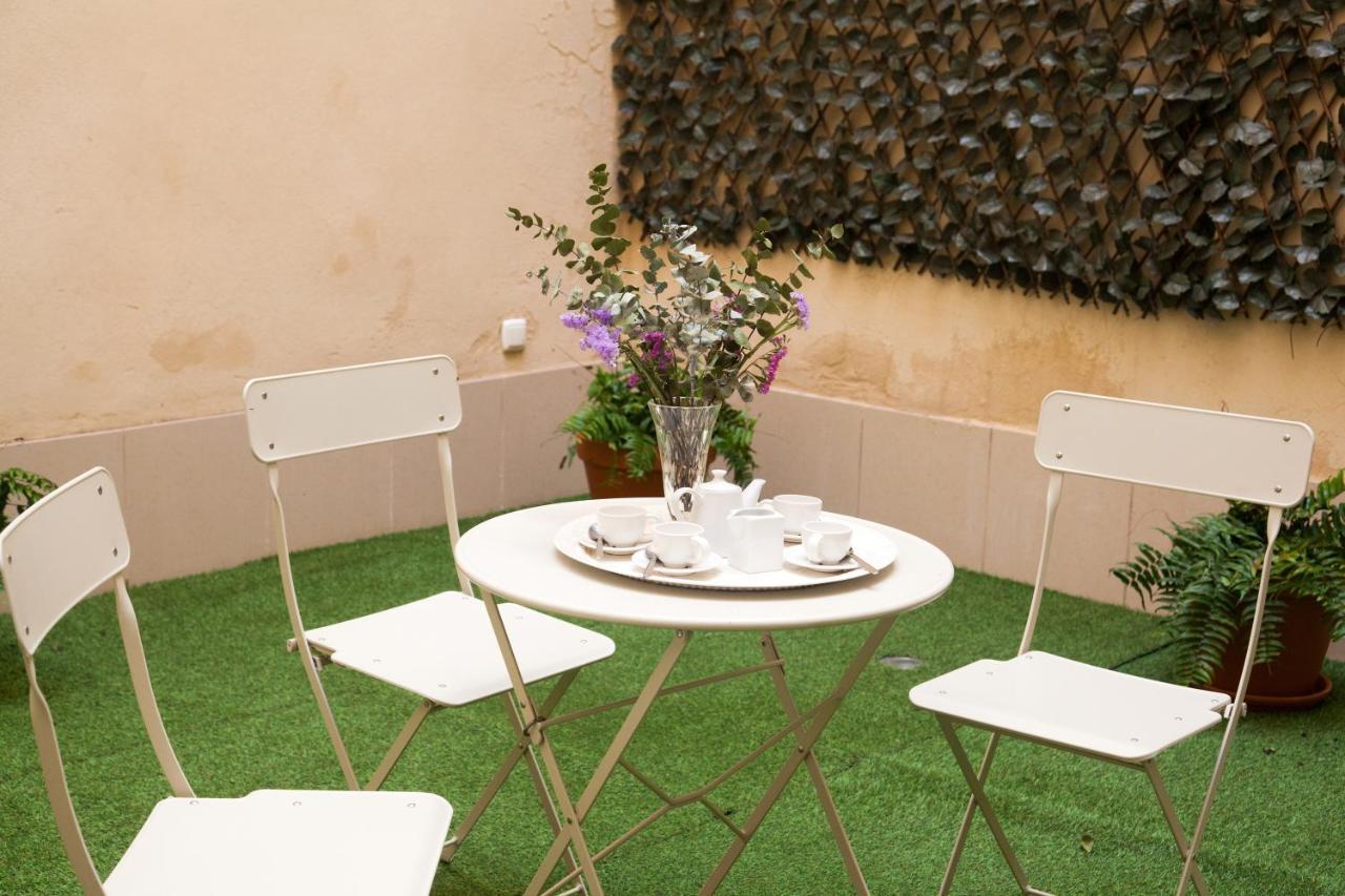 Guzman El Bueno Apartment *