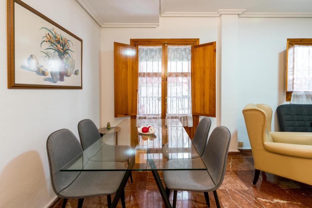 Holi-rent Estrella Apartment Seville