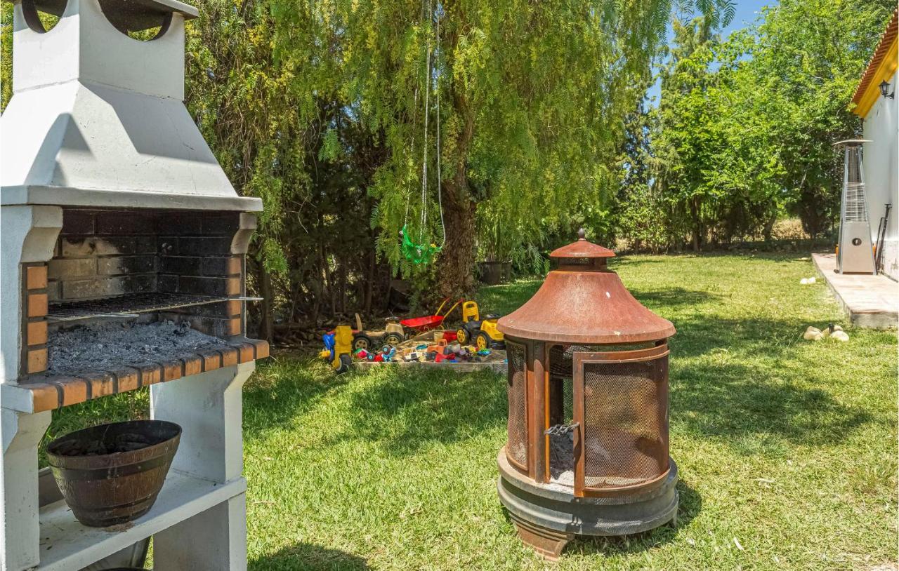 Awesome In With 4 Bedrooms, Wifi And Outdoor Swimming Pool Holiday home *