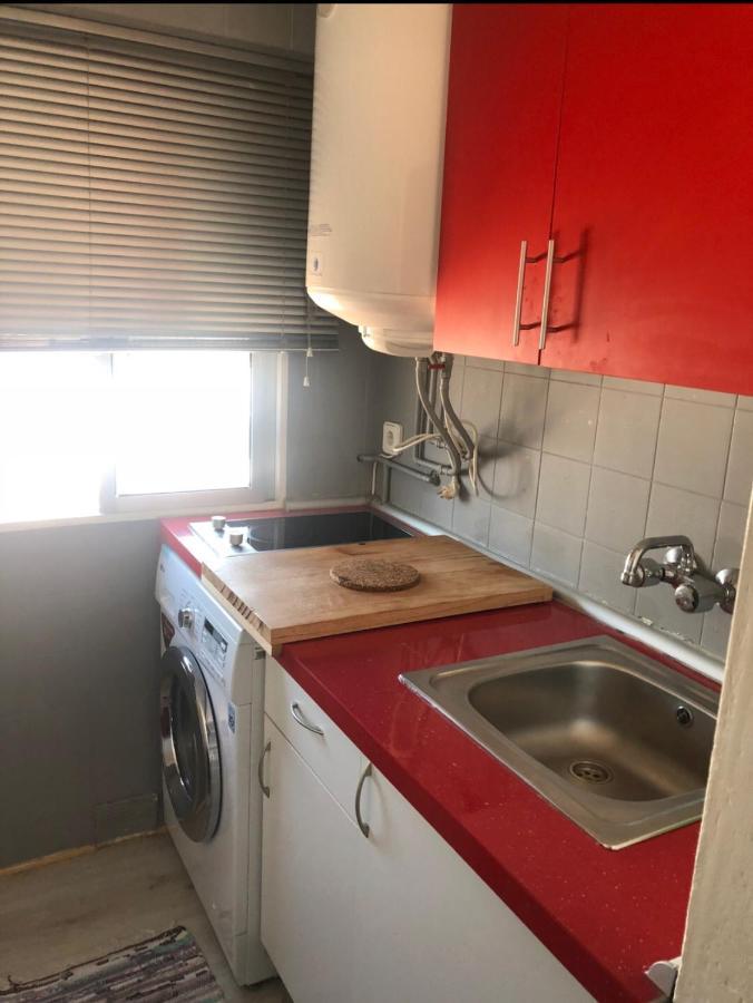 1 Y Salon Con Sofa Cama Bien Comunicado Con El Centro *