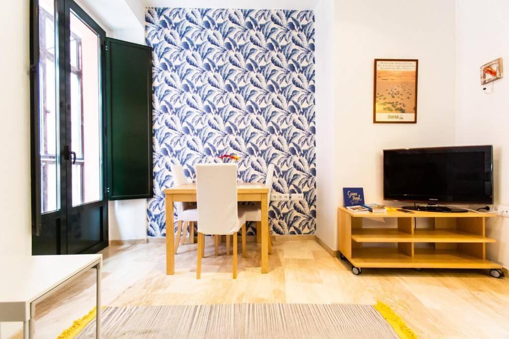 Cheap & Chic In The Center Of Apartment