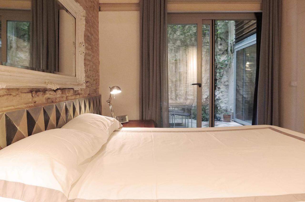 Architecture & Design In Triana Apartment Seville