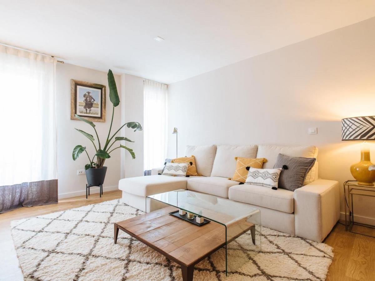 Pz Triana Amplio, Moderno Y Luminoso 2d 2b Apartment