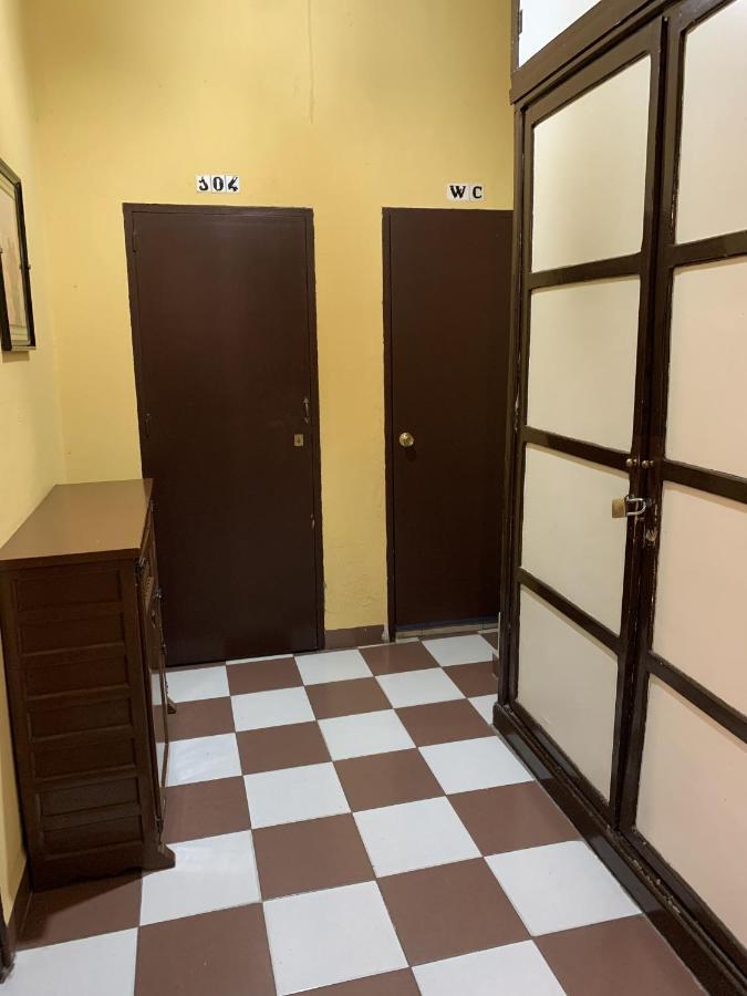 Lisdos Guest house Seville