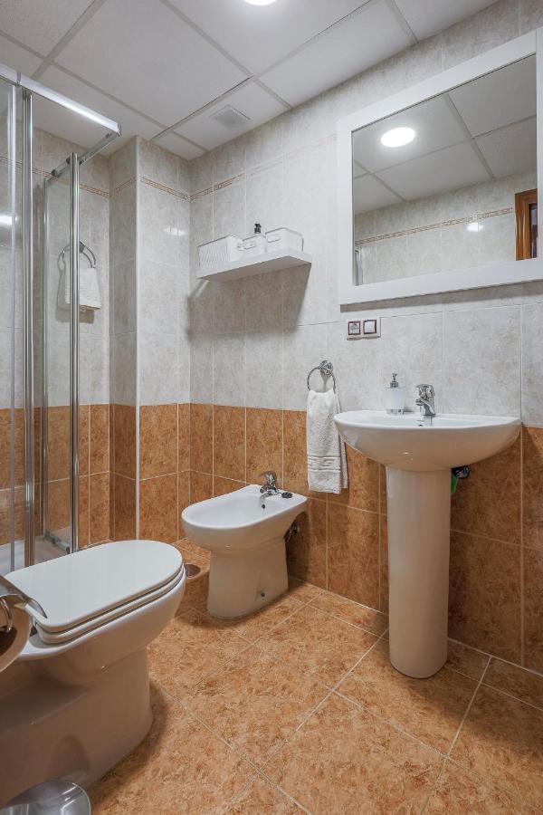 Ruisenor 10 * Seville