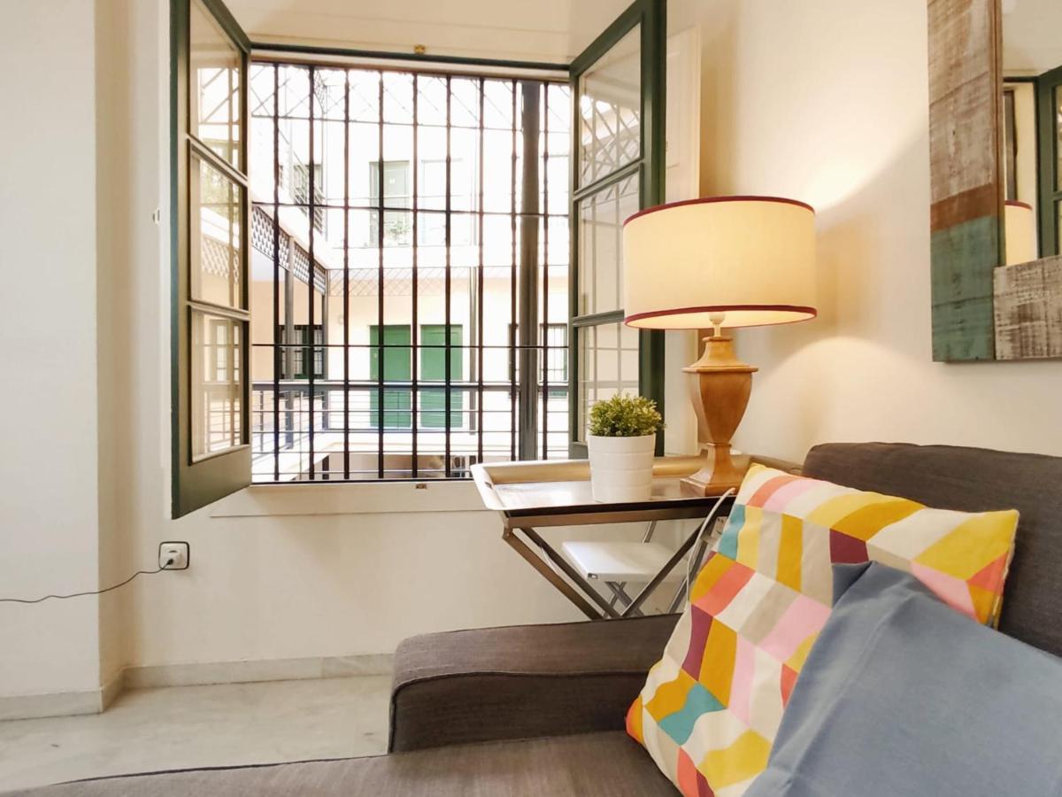 Homeyseville-bright At Santa Cruz 4 Pax, Parking Optional Apartamento Sevilla