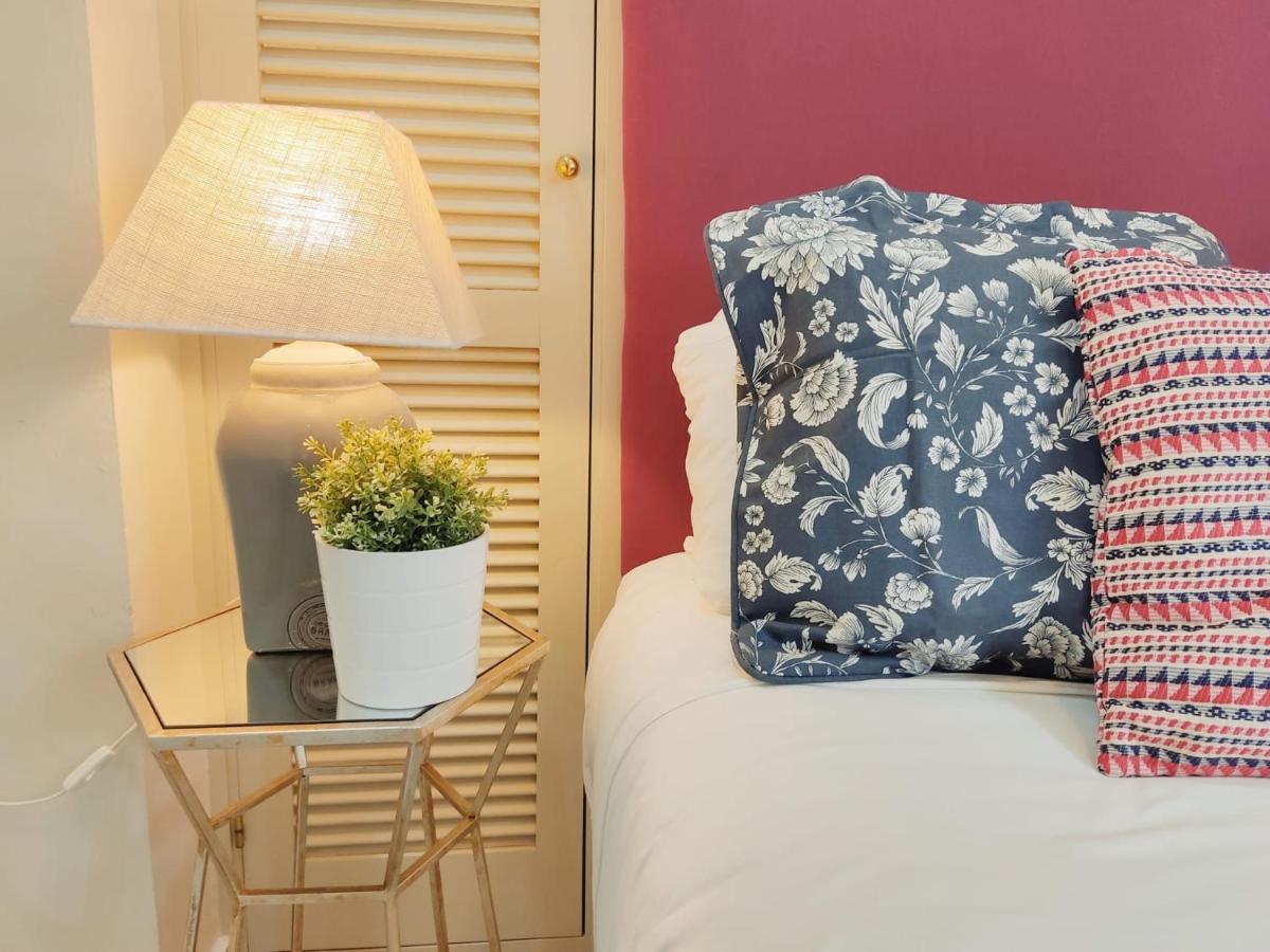 Homeyseville-bright At Santa Cruz 4 Pax, Parking Optional Apartamento Sevilla
