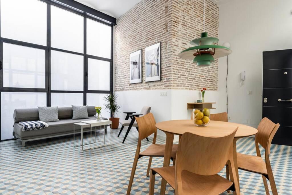 Apartment Pop Art, Alameda De Hercules,loft Casco Antiguo *