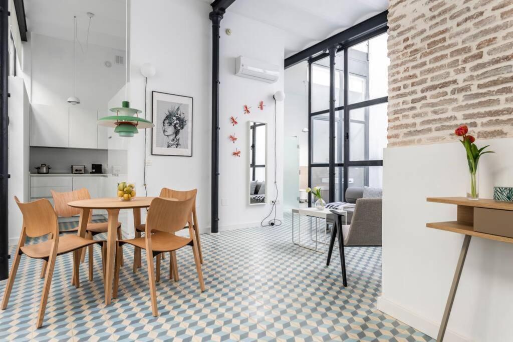Apartment Pop Art, Alameda De Hercules,loft Casco Antiguo *