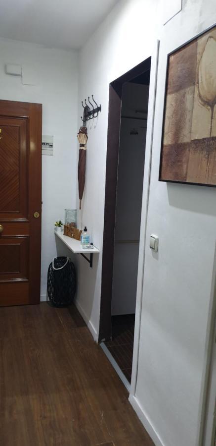 Apartment ,piso Completo En Buena Zona,wifi Y Aparcamiento Seville