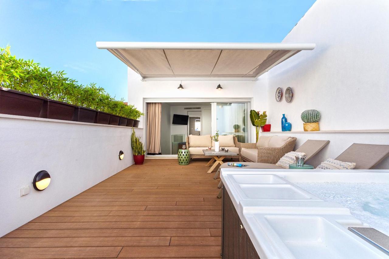 Genteel Castilla Terrace Apartment