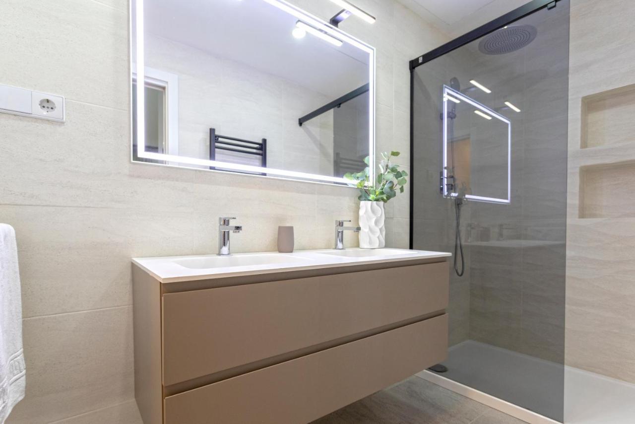 Genteel Castilla Terrace Apartment *