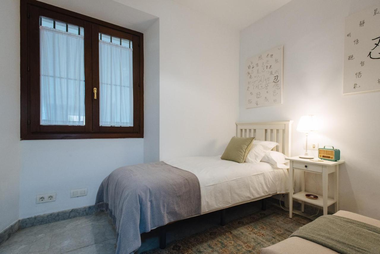 Apartment In Former Monastery With Patio In City Centre Free Parking Seville