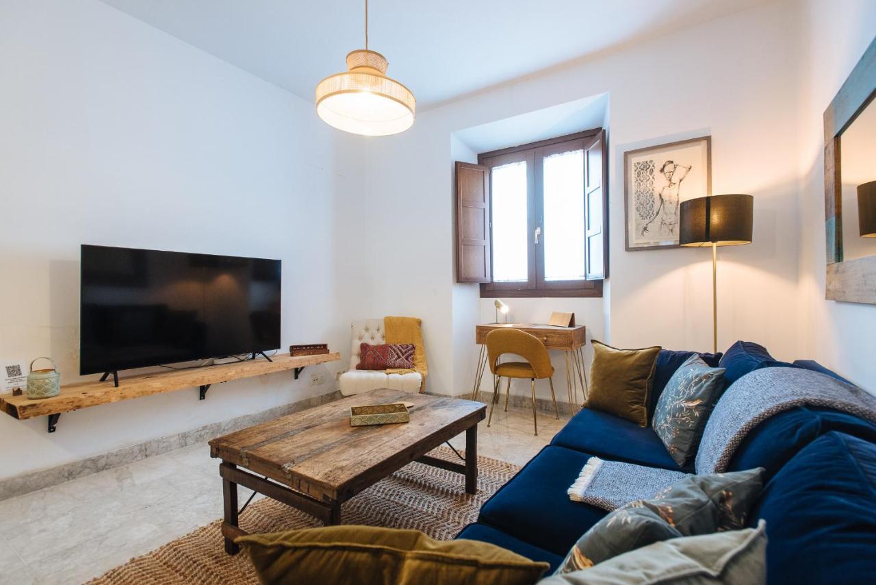 Apartment Apartment In Former Monastery With Patio In City Centre Free Parking