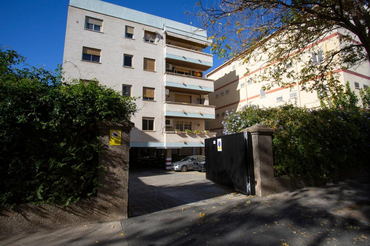 Borbolla Urban - Parking Apartment Seville