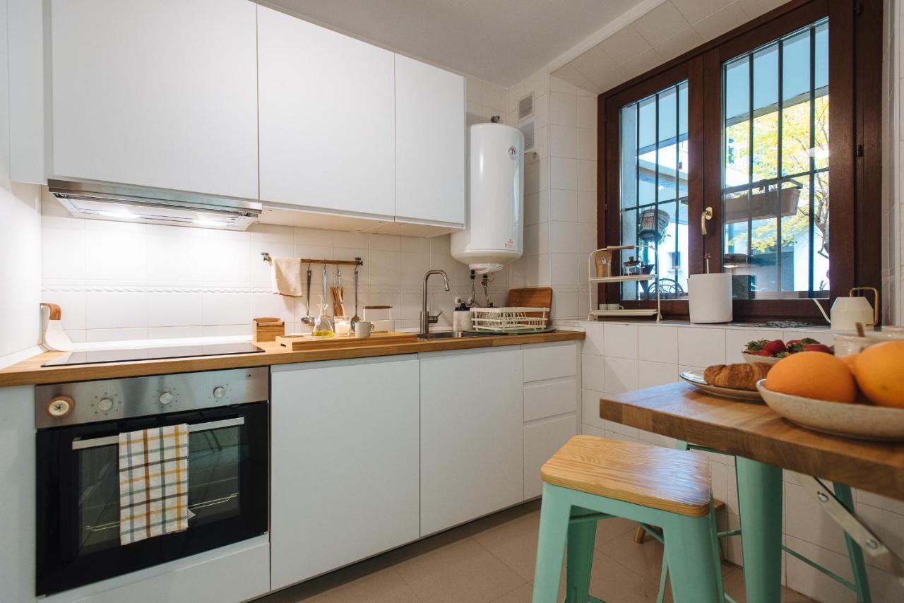 Apartment In Former Monastery With Patio In City Centre Free Parking *