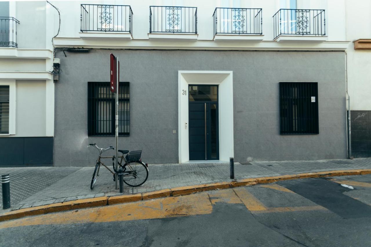 Modern With Balcony- 2bd 2bth- San Vicente *