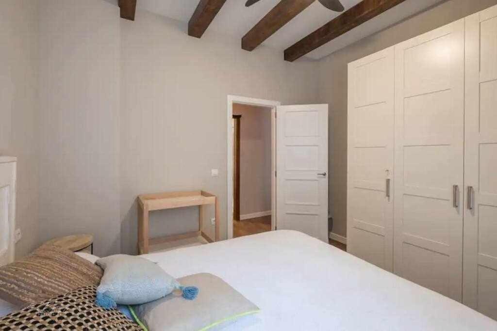 Apartment Parking Free - Cathedral Area -2 Months Min *
