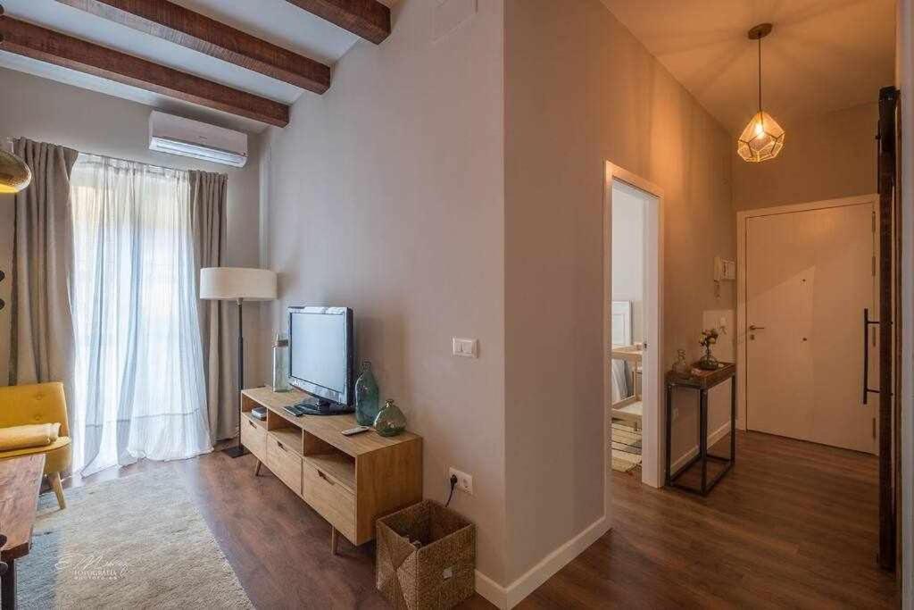 Apartment Parking Free - Cathedral Area -2 Months Min