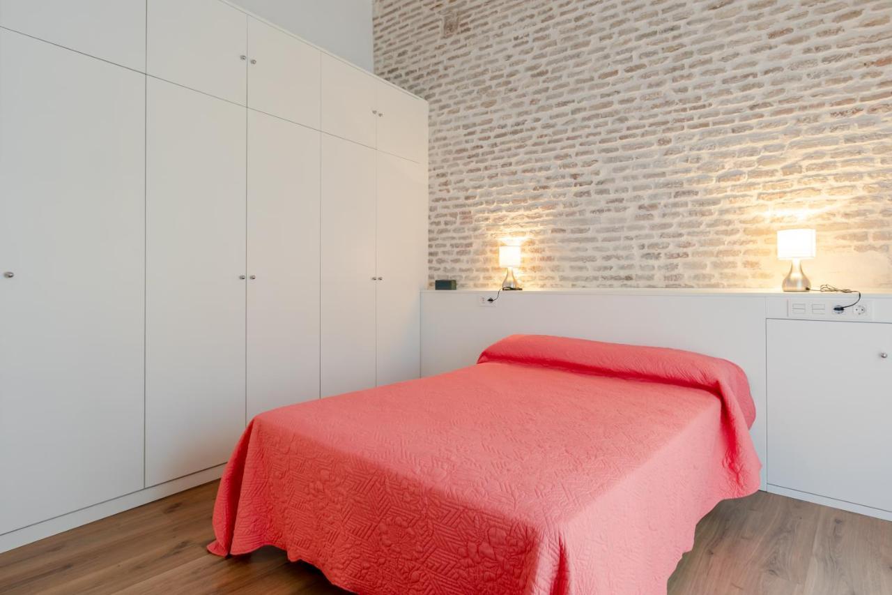 Apartment Honeymoon *
