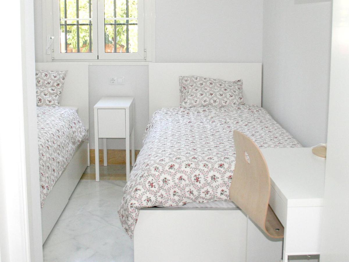 Colegio Mayor Careu - Women Only - Community Apartment