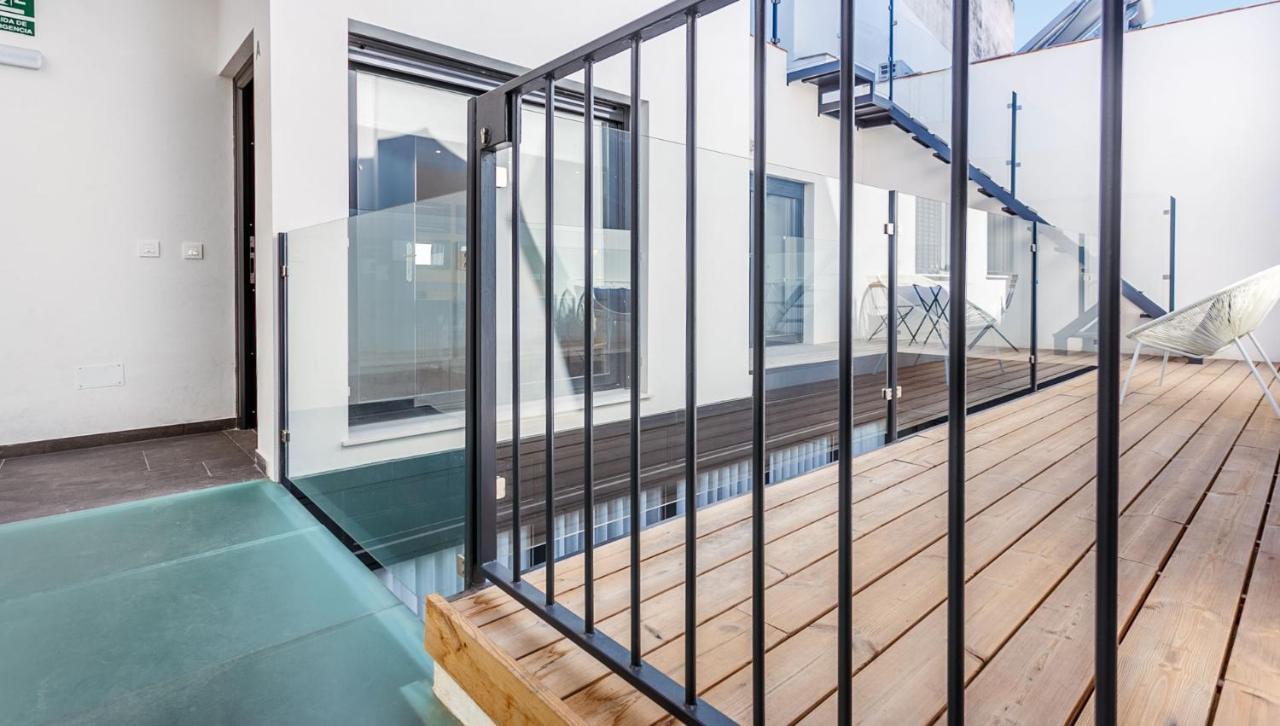 Precioso Atico De Diseno, Gran Terraza De 35 M2 Y De 16 M2 Y Garaje En Pleno Centro Apartment *