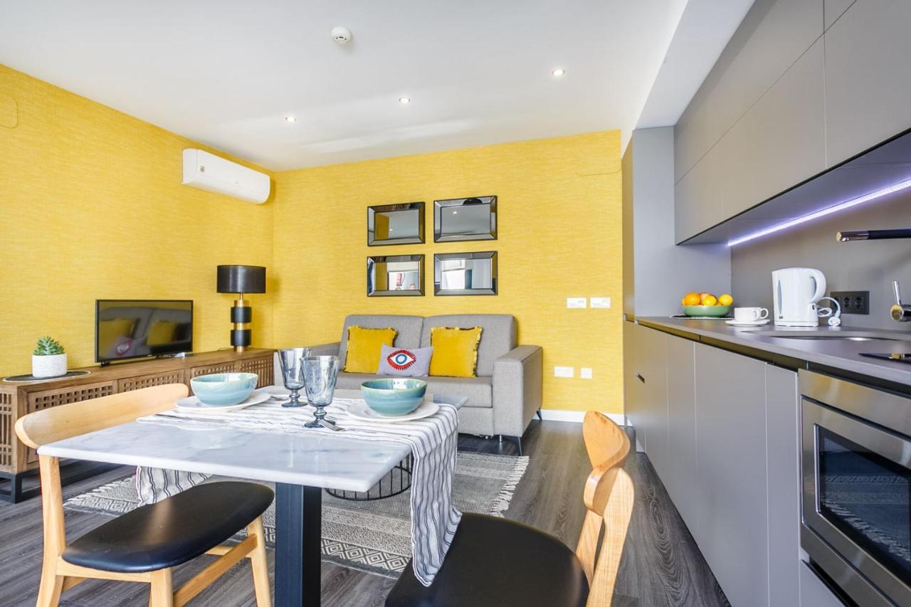 Precioso Atico De Diseno, Gran Terraza De 35 M2 Y De 16 M2 Y Garaje En Pleno Centro