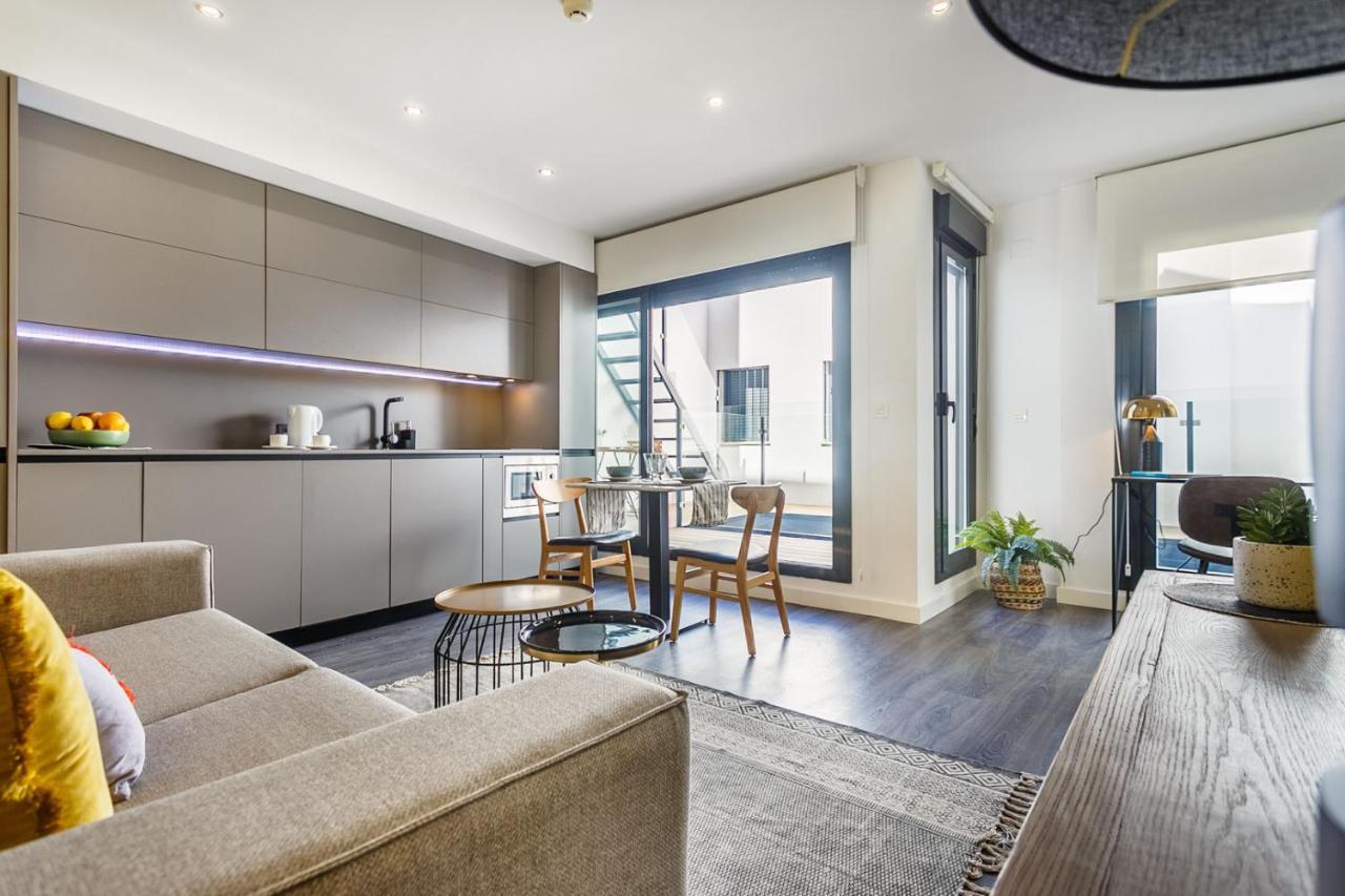 Precioso Atico De Diseno, Gran Terraza De 35 M2 Y De 16 M2 Y Garaje En Pleno Centro * Seville