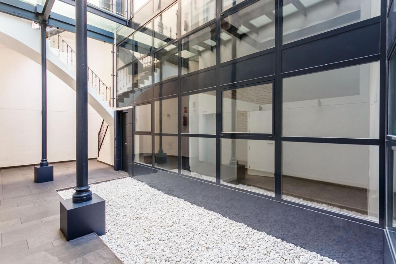 Precioso Atico De Diseno, Gran Terraza De 35 M2 Y De 16 M2 Y Garaje En Pleno Centro * Seville