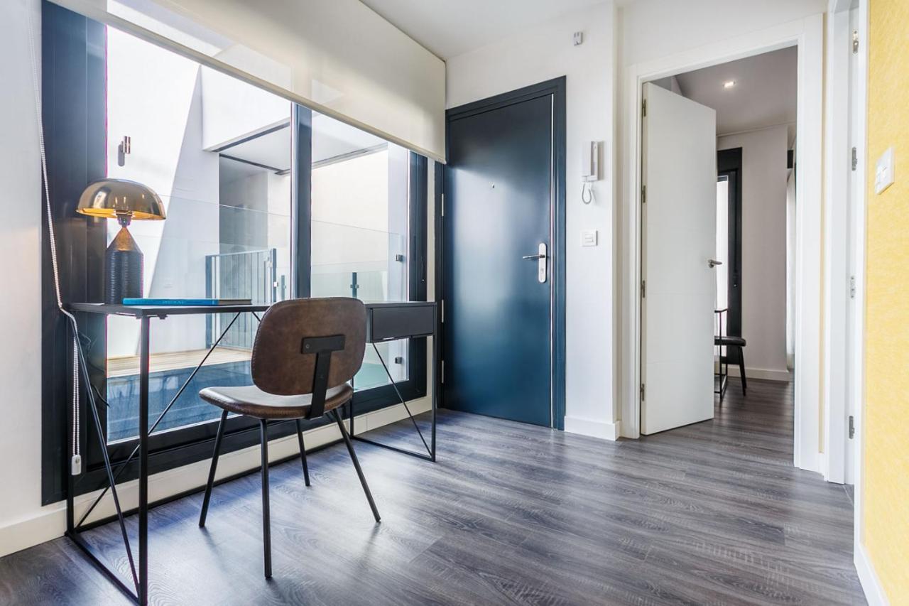 Precioso Atico De Diseno, Gran Terraza De 35 M2 Y De 16 M2 Y Garaje En Pleno Centro Apartment