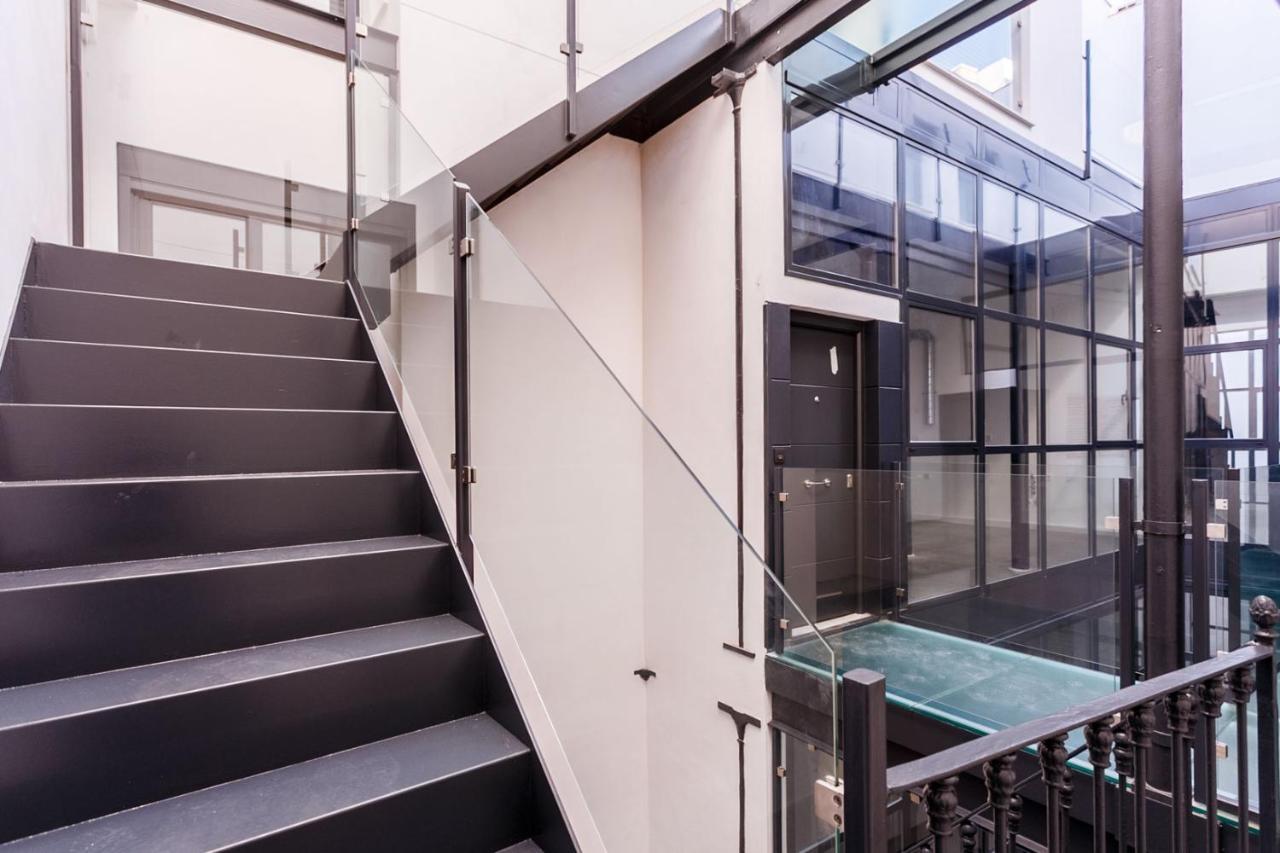 Precioso Atico De Diseno, Gran Terraza De 35 M2 Y De 16 M2 Y Garaje En Pleno Centro Seville