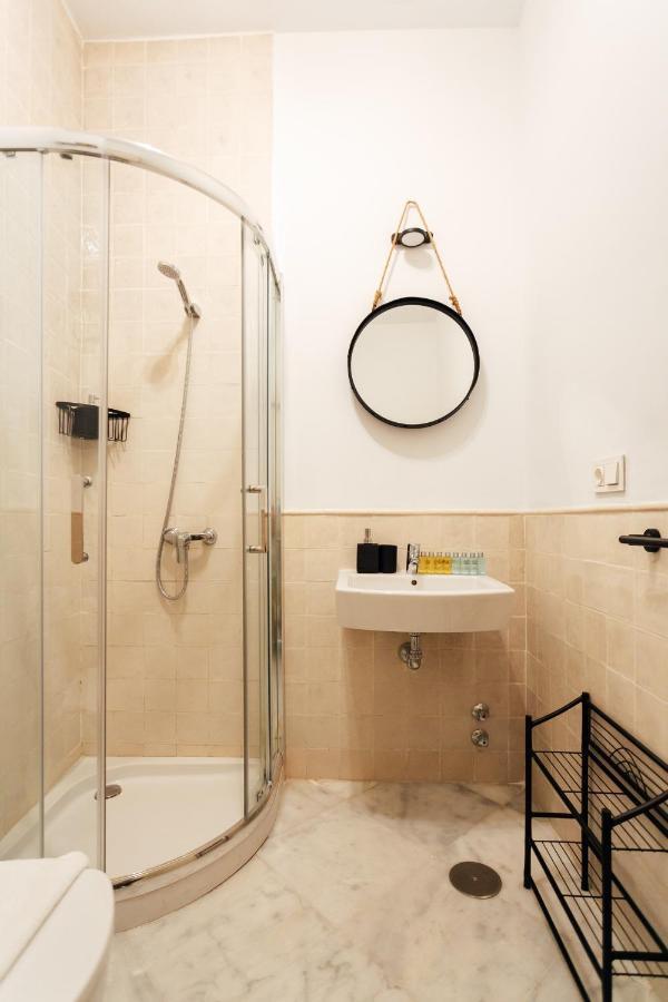 Modern And Wide- 1bd 1bth- Triana Apartment Seville